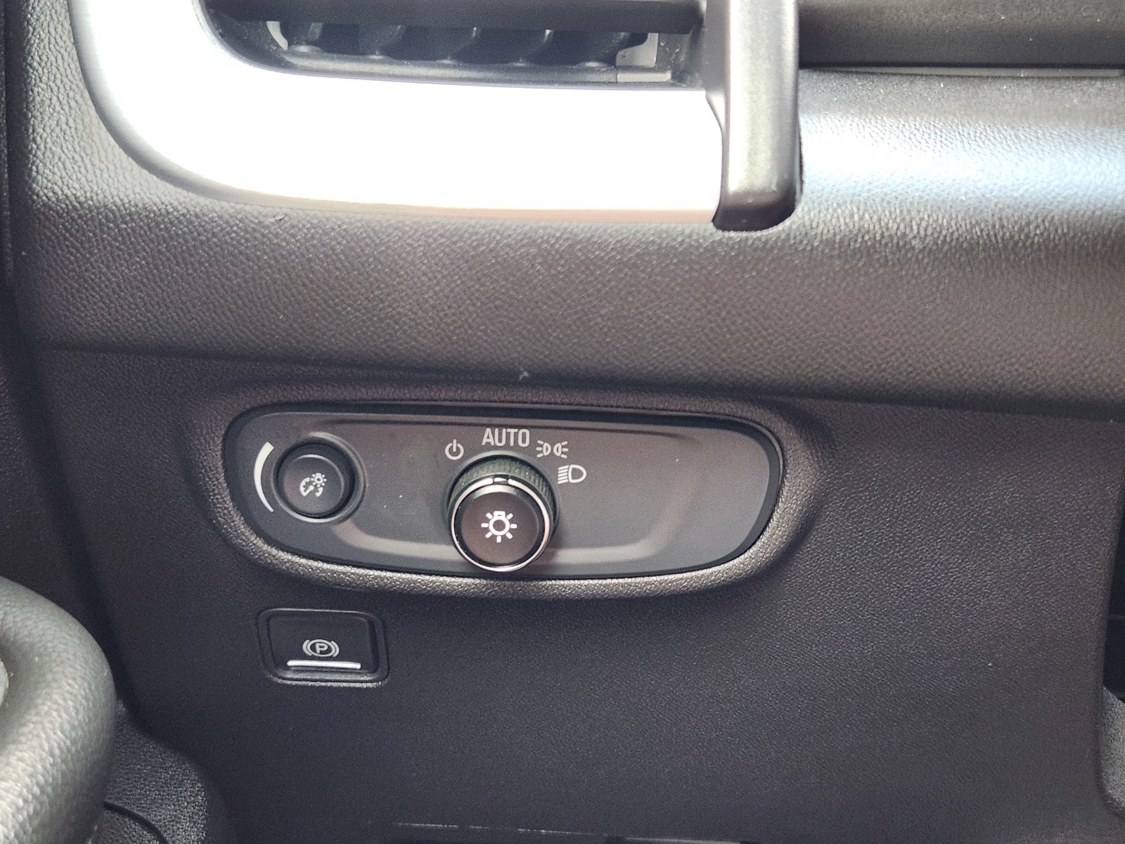 Used 2024 GMC Terrain SLE AWD/4WD image 25