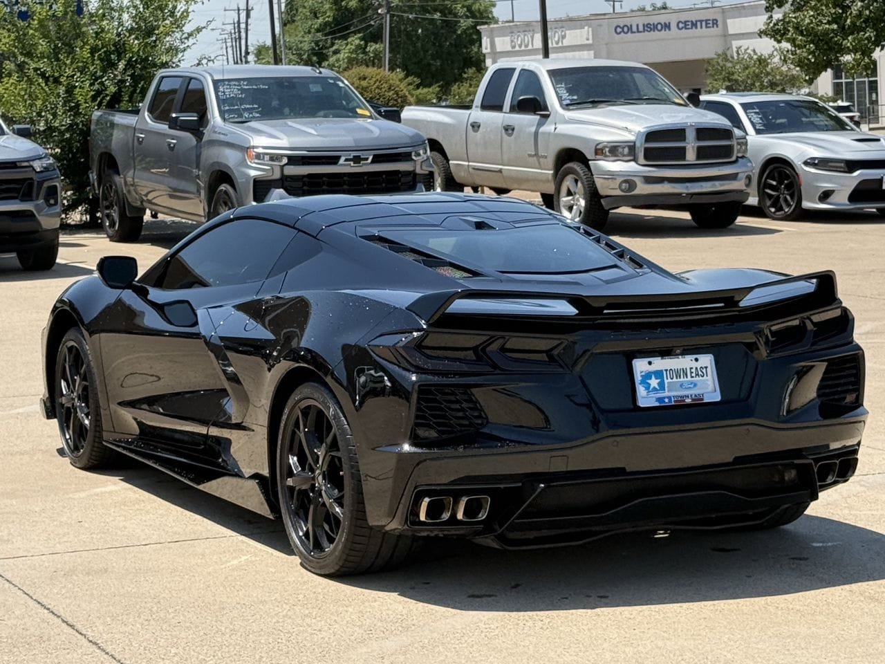 Used 2022 Chevrolet Corvette Stingray Premium Cpe w/ Z51 Performance Package RWD image 5