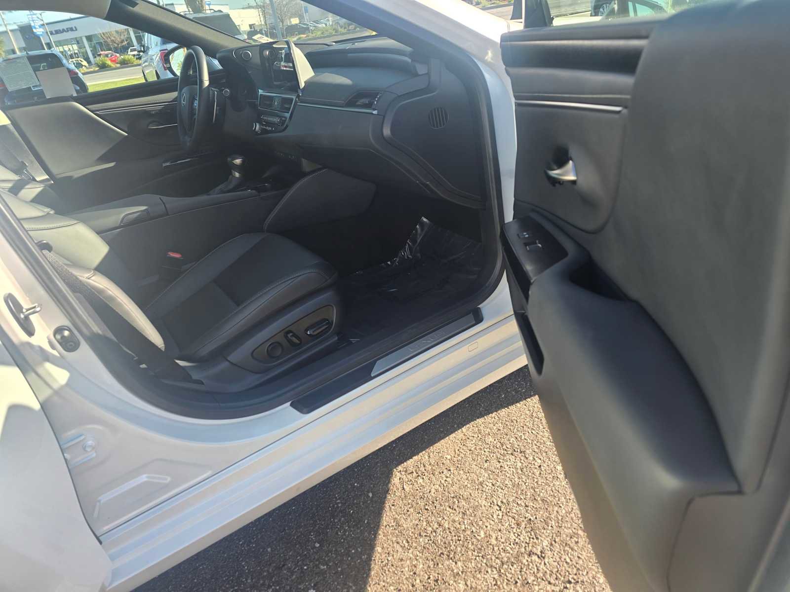 Used 2025 Lexus ES 300h w/ Premium Package image 10