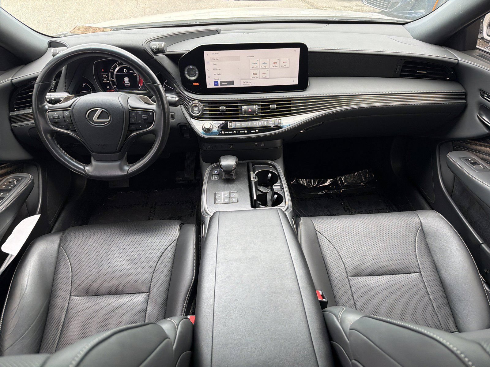 Used 2023 Lexus LS 500 w/ Accessory Package (Z2) RWD image 15