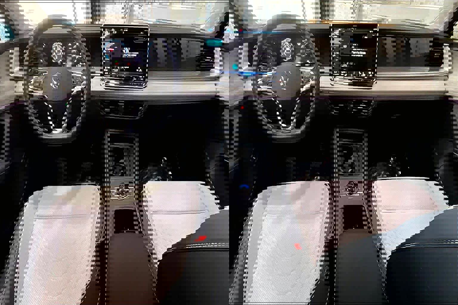 Used 2025 Volkswagen Tiguan SE image 18