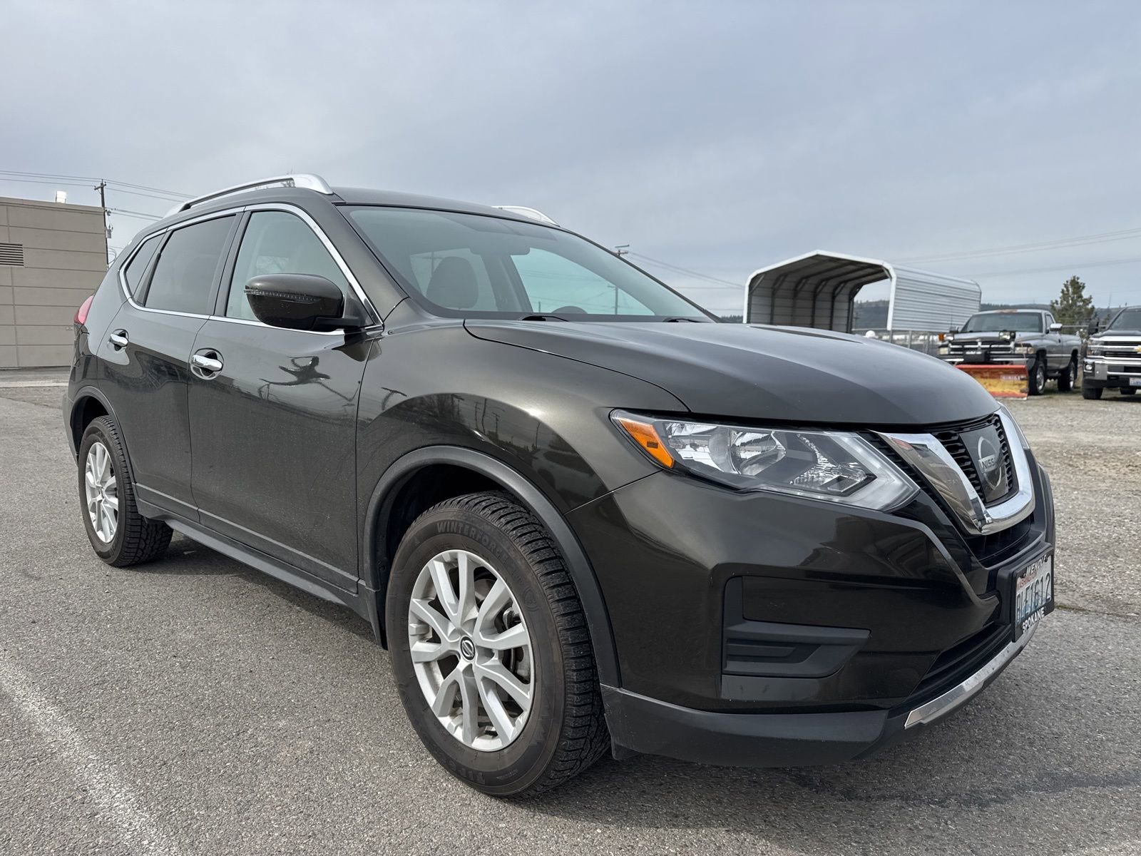Used 2017 Nissan Rogue SV image 3