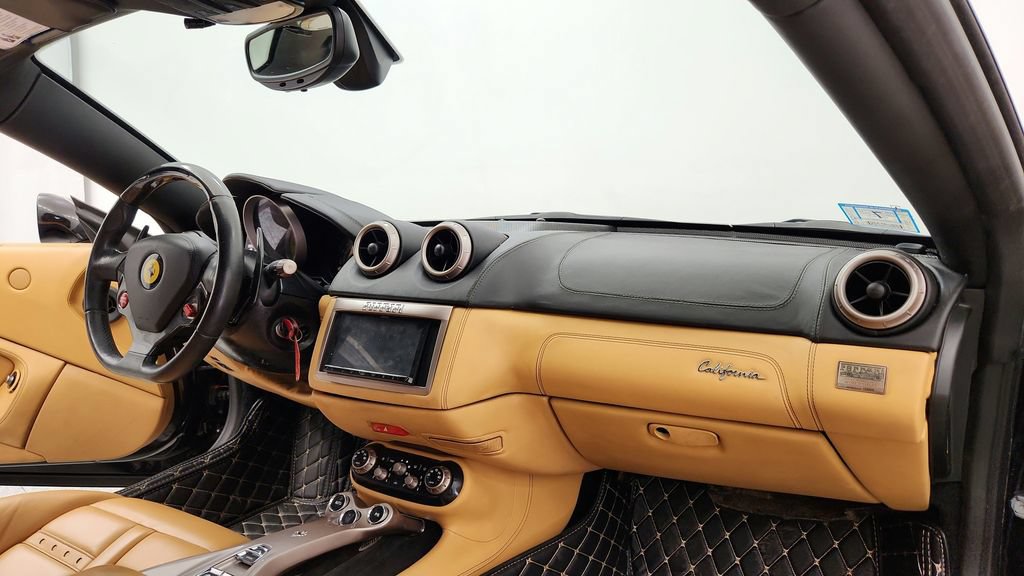 Used 2012 Ferrari California RWD image 22