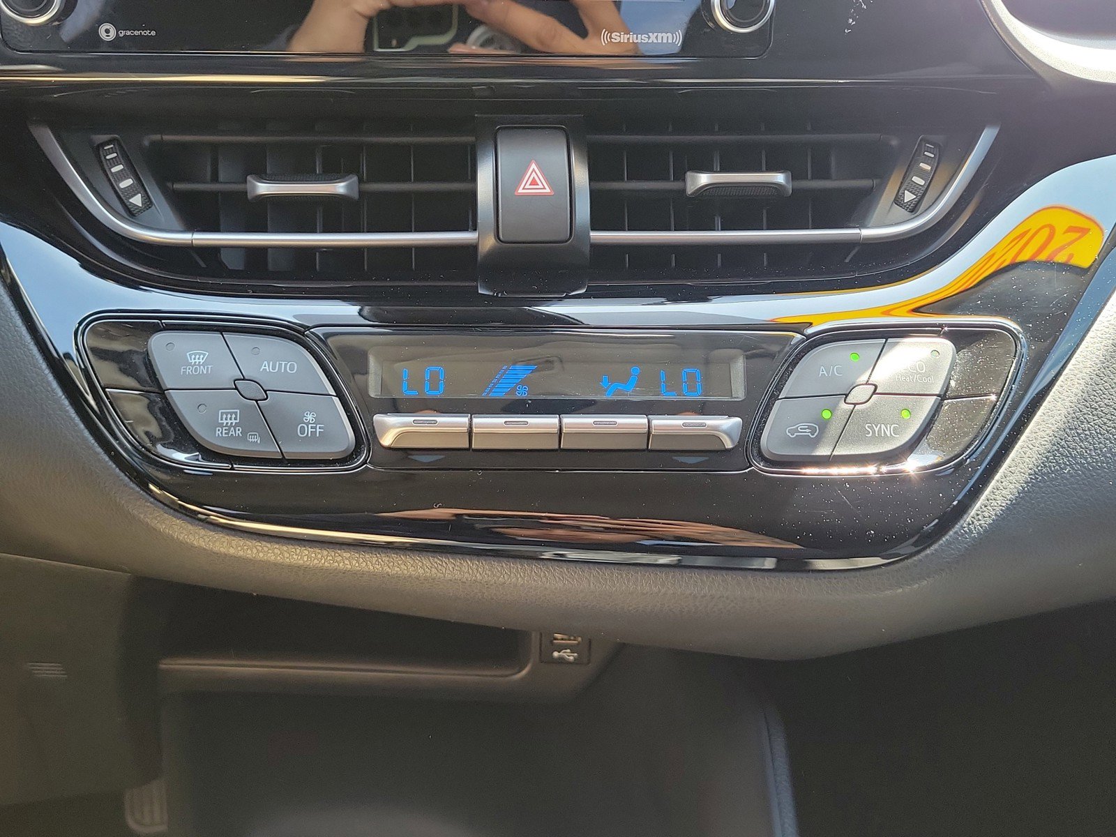 Used 2020 Toyota C-HR LE FWD image 29