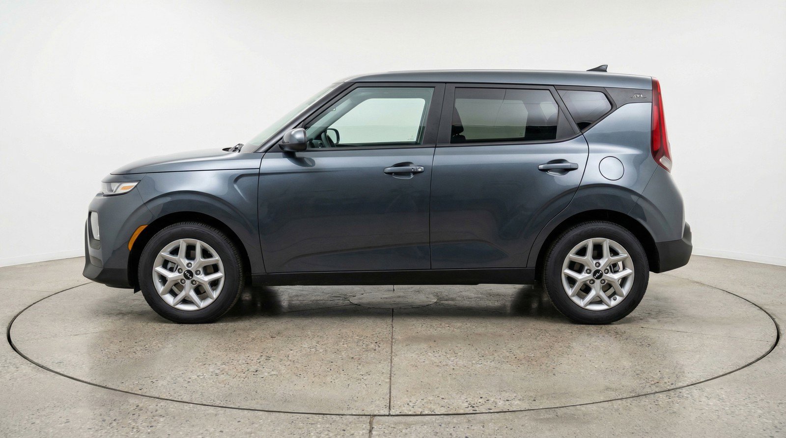 Used 2025 Kia Soul LX w/ LX Technology Package FWD image 5