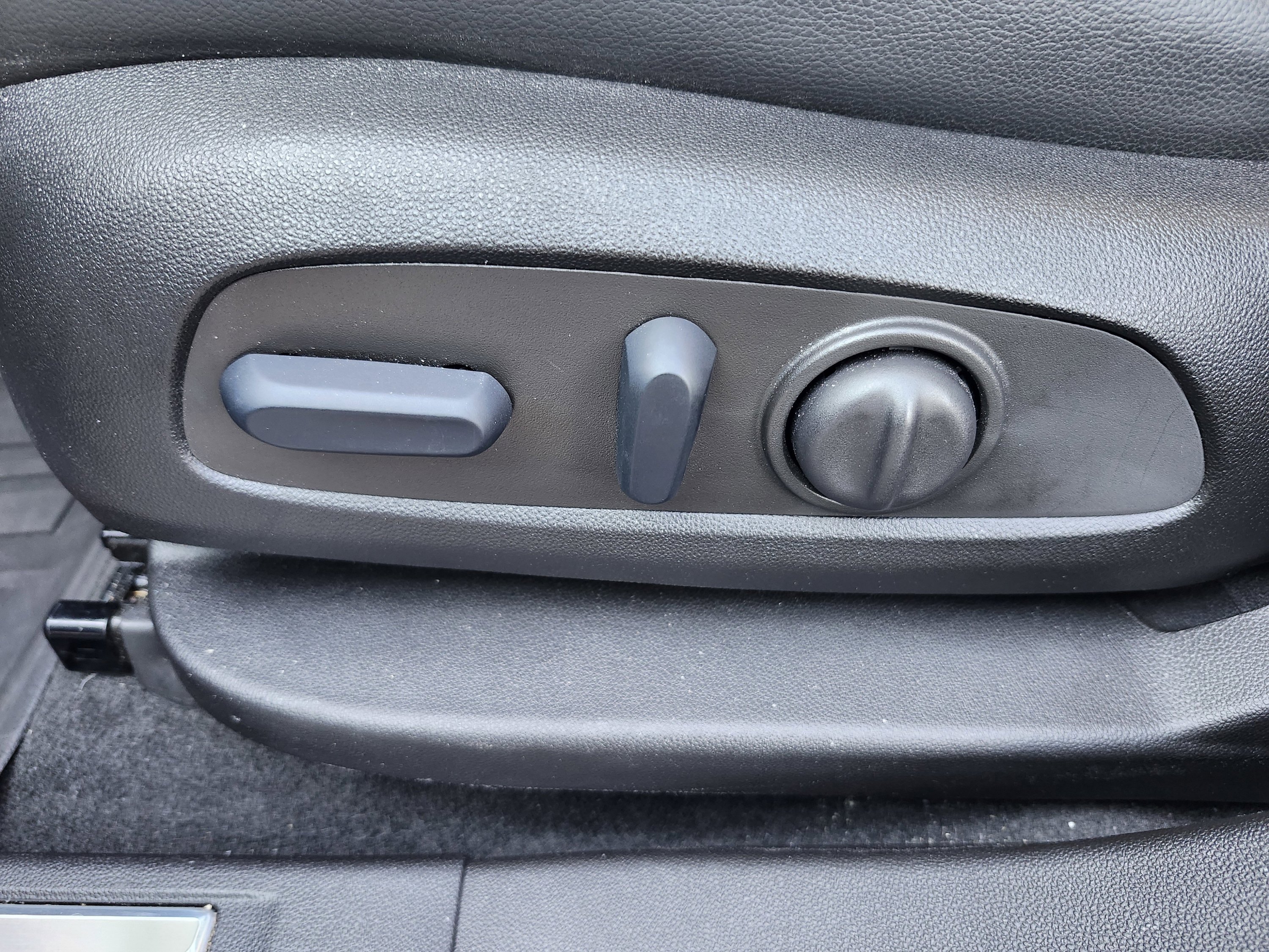 Used 2023 GMC Acadia Denali w/ Denali Ultimate Package image 16