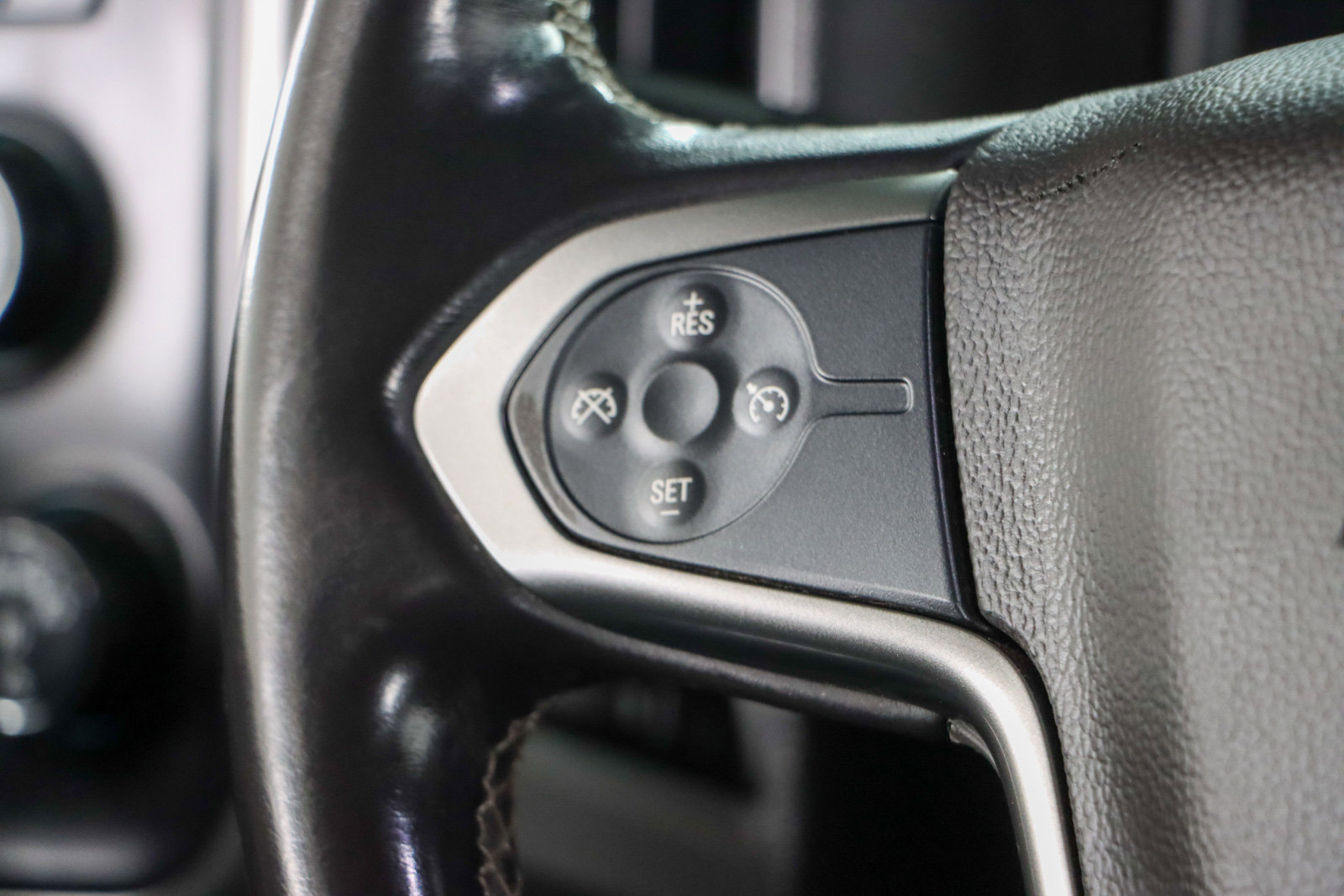 Used 2018 Chevrolet Silverado 1500 LT w/ All Star Edition image 13