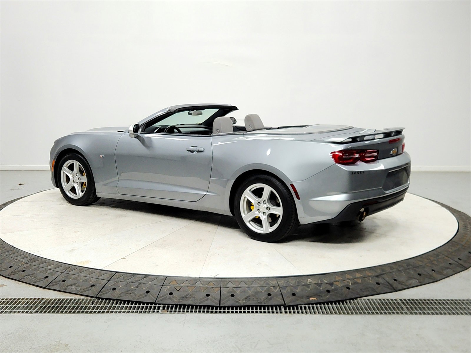Used 2023 Chevrolet Camaro LT image 5