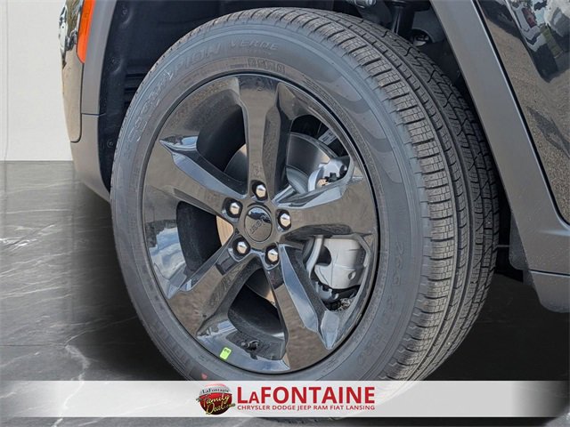 New 2025 Jeep Grand Cherokee Limited w/ Black Appearance Package image 32