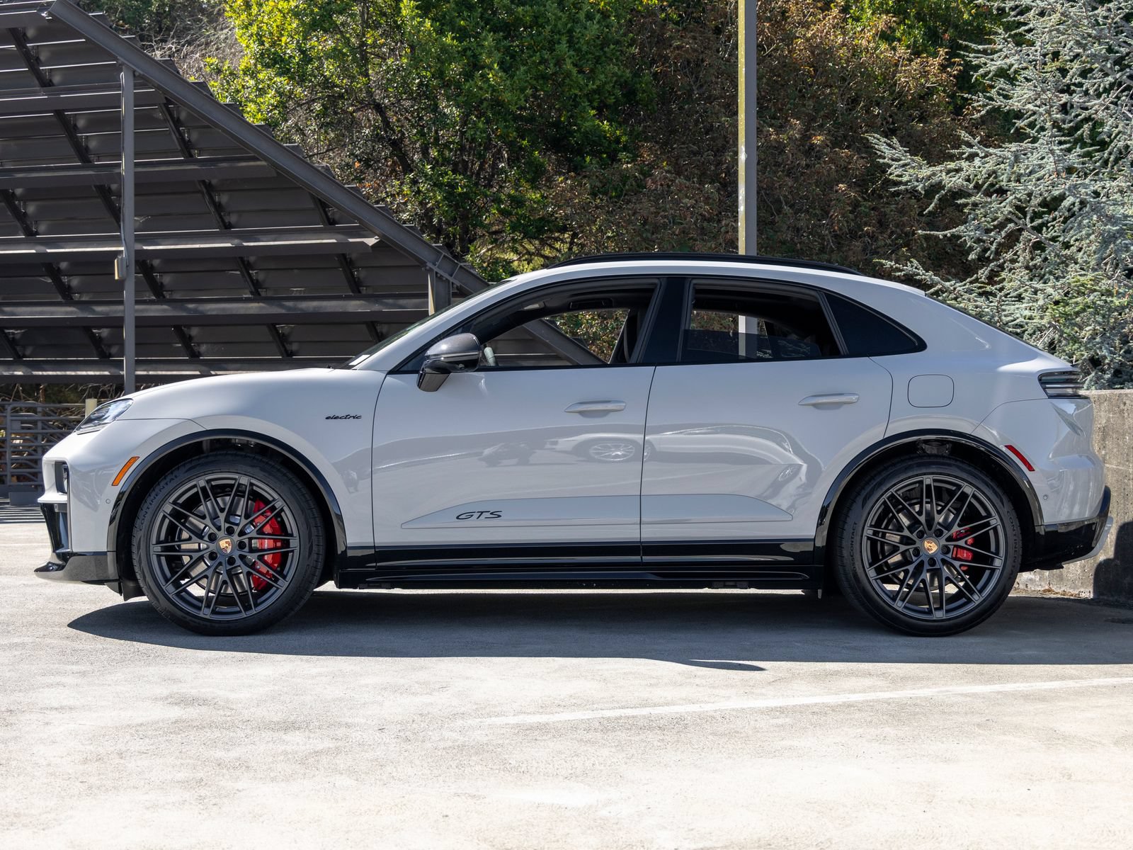 New 2026 Porsche Macan GTS Electric AWD/4WD image 2