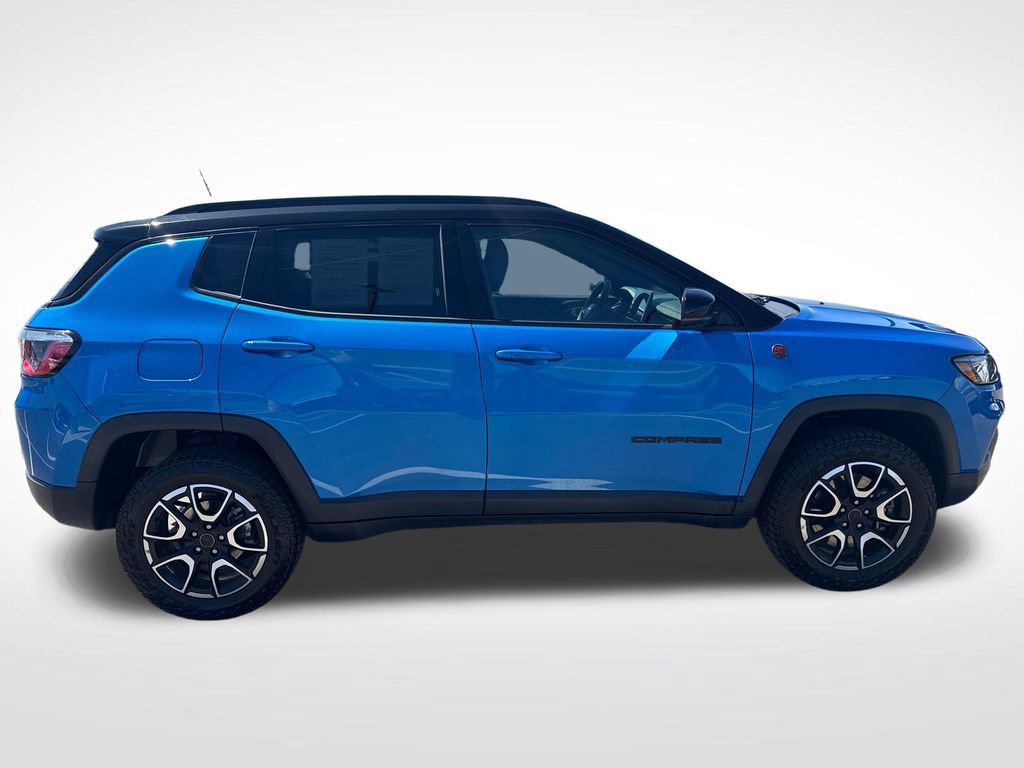 Used 2025 Jeep Compass Trailhawk AWD/4WD image 7