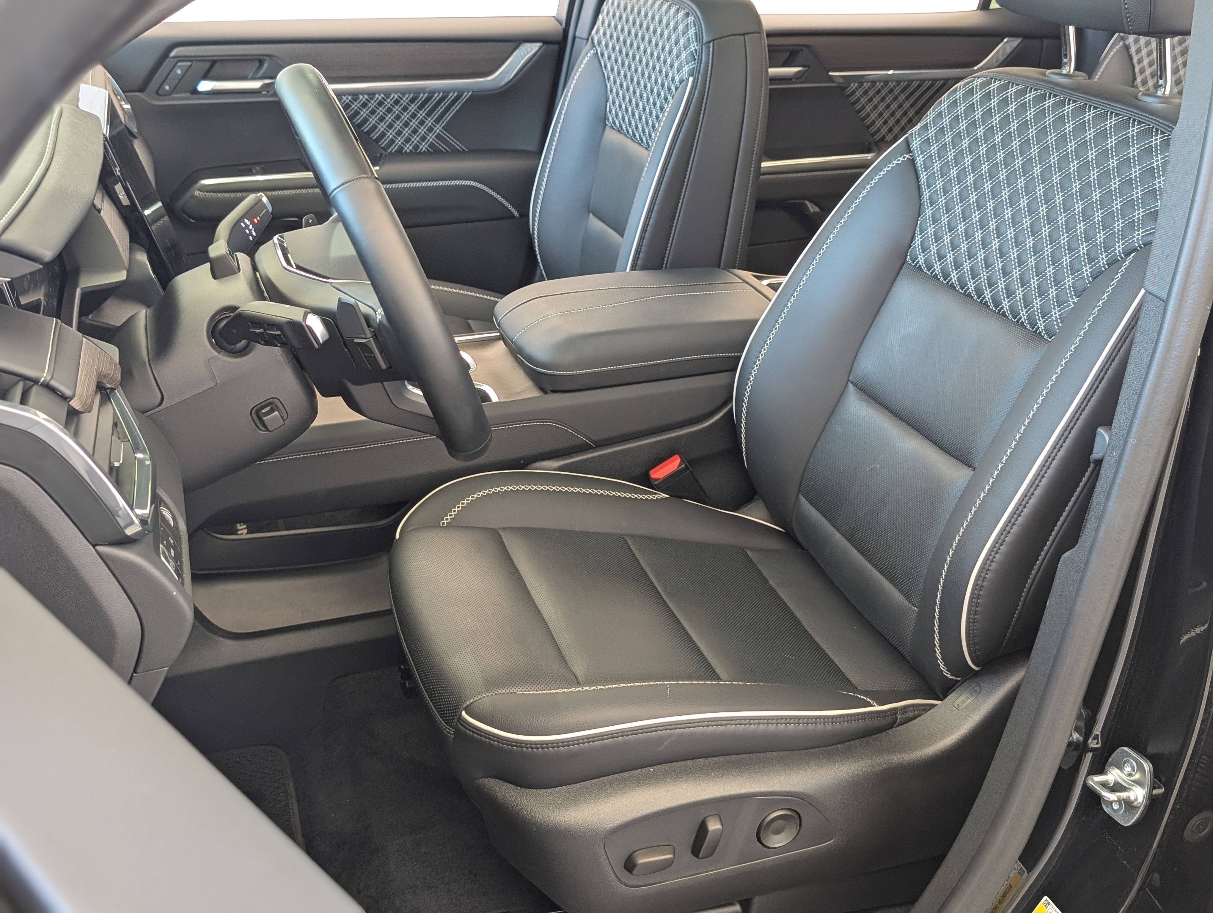 Used 2024 GMC Acadia Denali w/ Super Cruise Package image 17