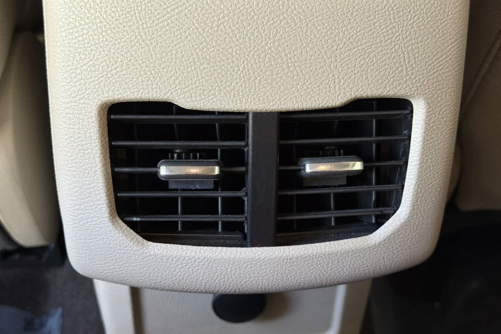 Used 2020 Ford Fusion SE FWD image 14
