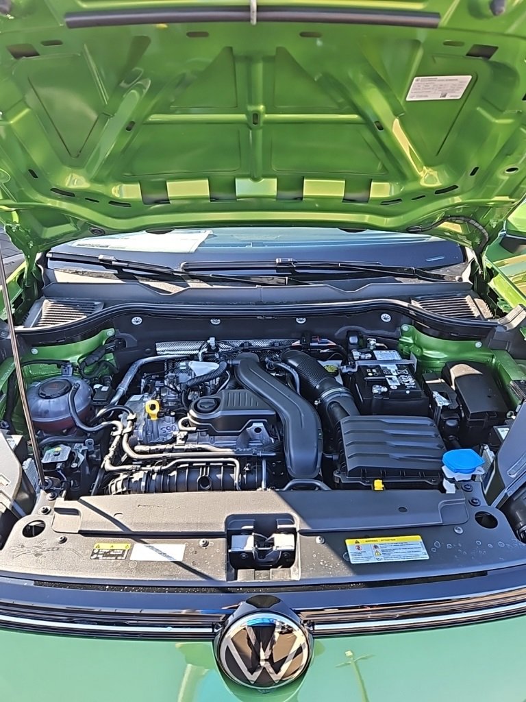 New 2026 Volkswagen Taos SE image 10