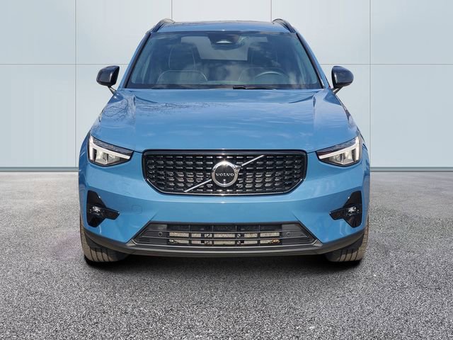 Certified 2025 Volvo XC40 B5 Plus AWD/4WD image 2