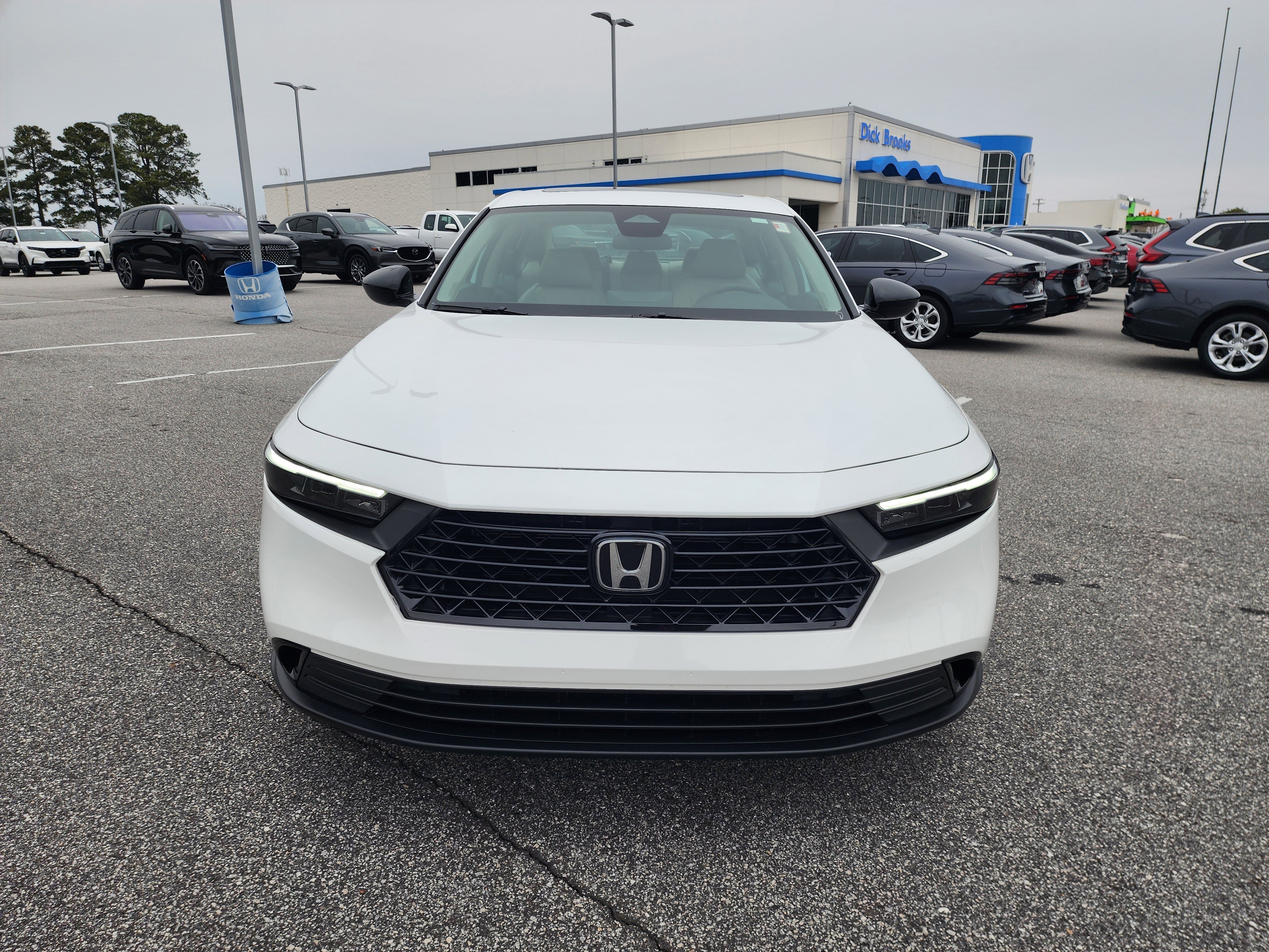 Certified 2025 Honda Accord SE image 9