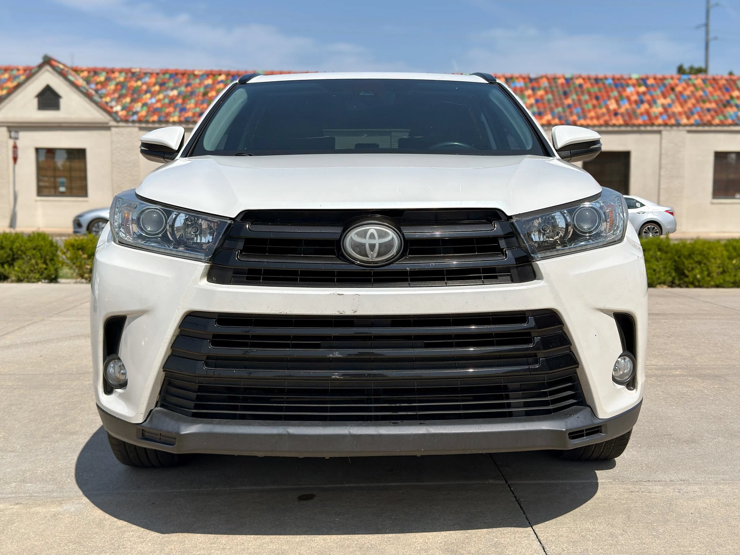 Used 2017 Toyota Highlander XLE FWD image 2