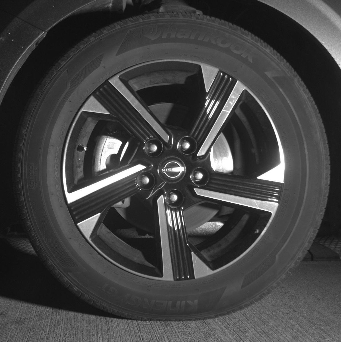 Used 2025 Nissan Sentra SV FWD image 12