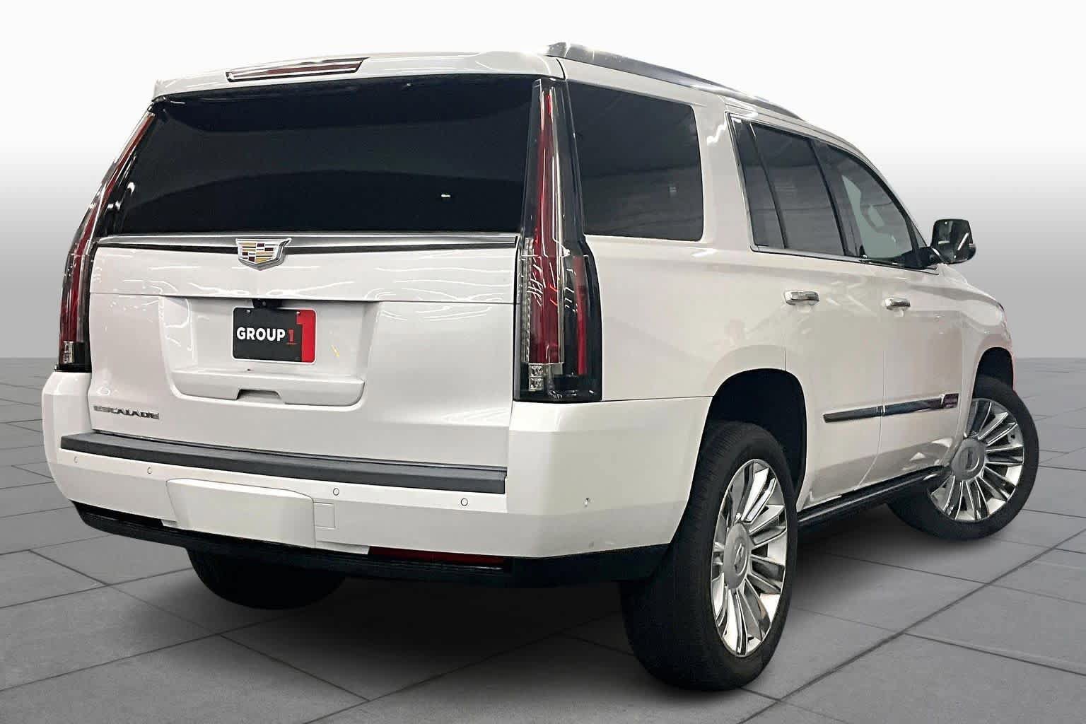 Used 2019 Cadillac Escalade Platinum image 12