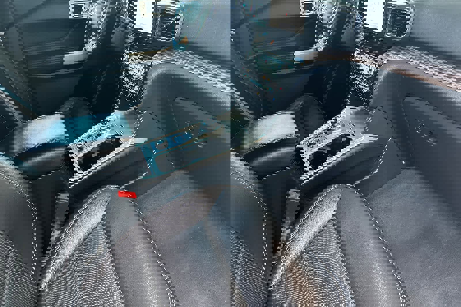 Used 2021 Ford Explorer Limited w/ Equipment Group 301A image 17