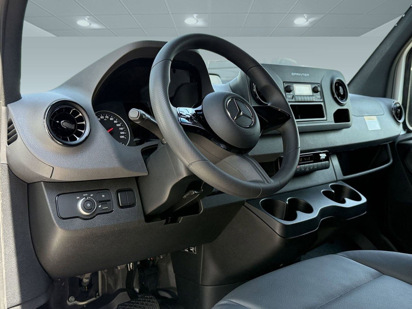 New 2025 Mercedes-Benz Sprinter 2500 image 3