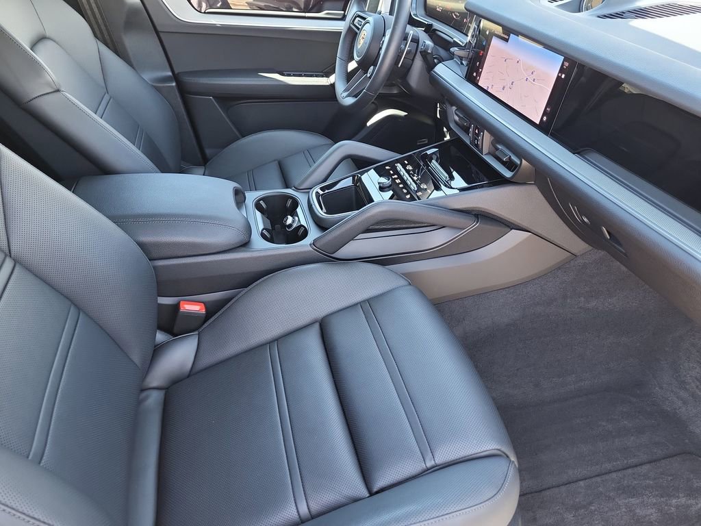 Used 2025 Porsche Cayenne Coupe image 14
