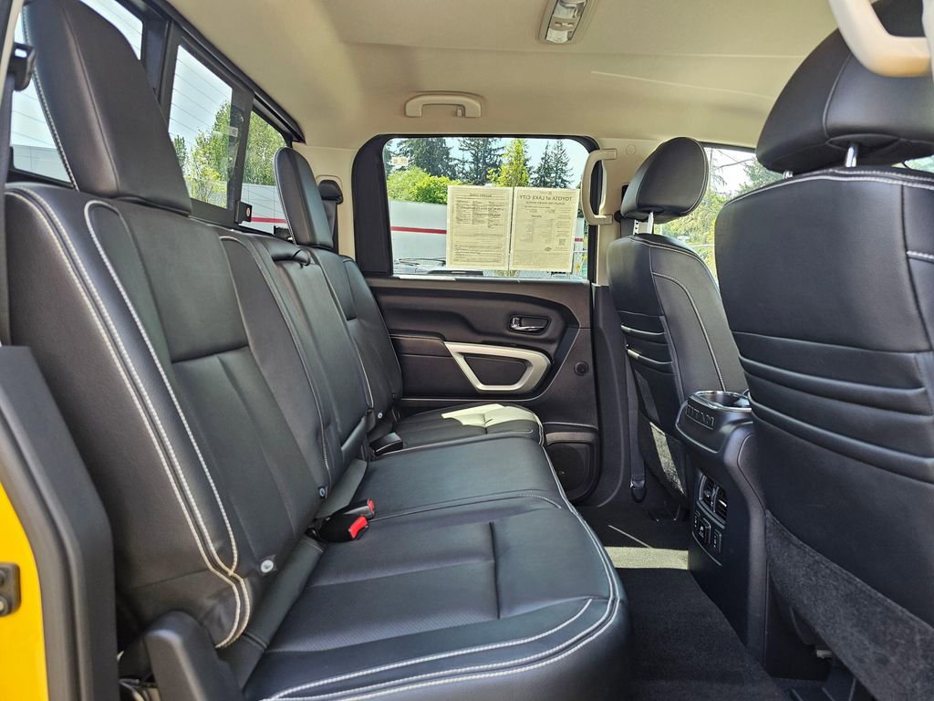 Used 2018 Nissan Titan PRO-4X w/ Pro-4x Convenience Package AWD/4WD image 15