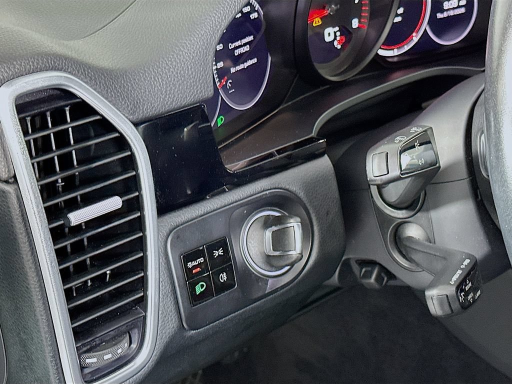 Certified 2020 Porsche Cayenne AWD/4WD image 11