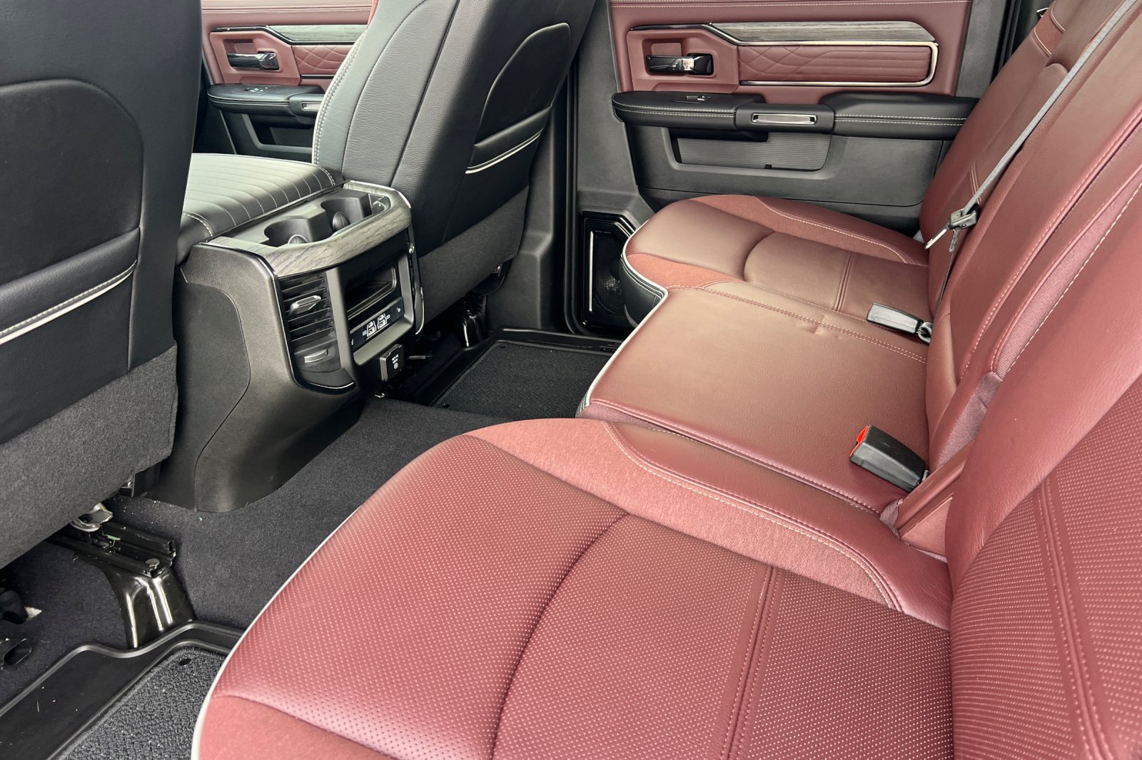 Used 2025 RAM 3500 Limited AWD/4WD image 15
