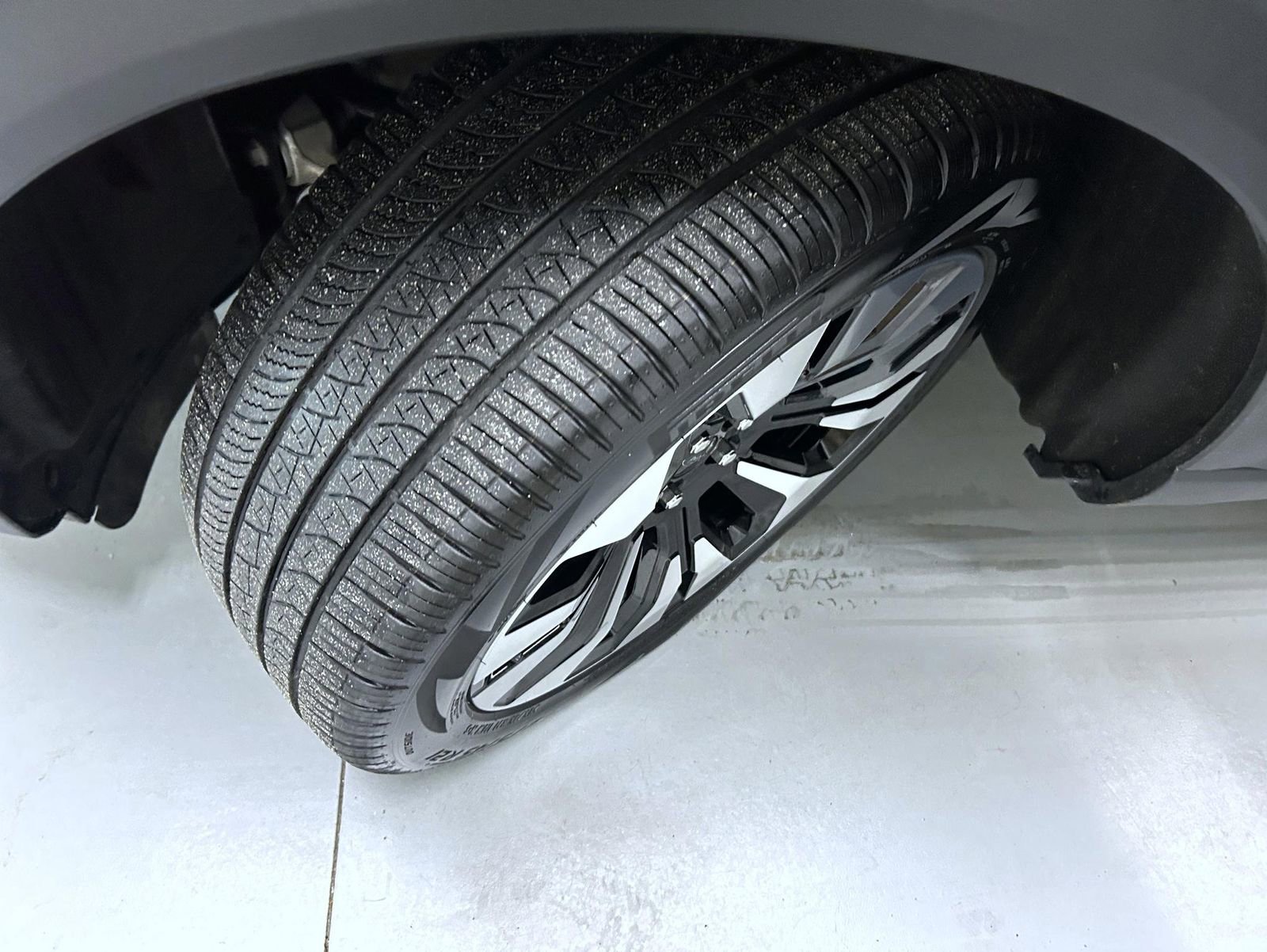 Used 2025 Ford Explorer Platinum w/ LUX Leather Package image 24