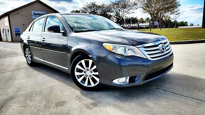 Used 2011 Toyota Avalon Limited image 2