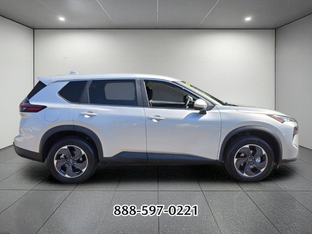Used 2024 Nissan Rogue SV FWD image 6