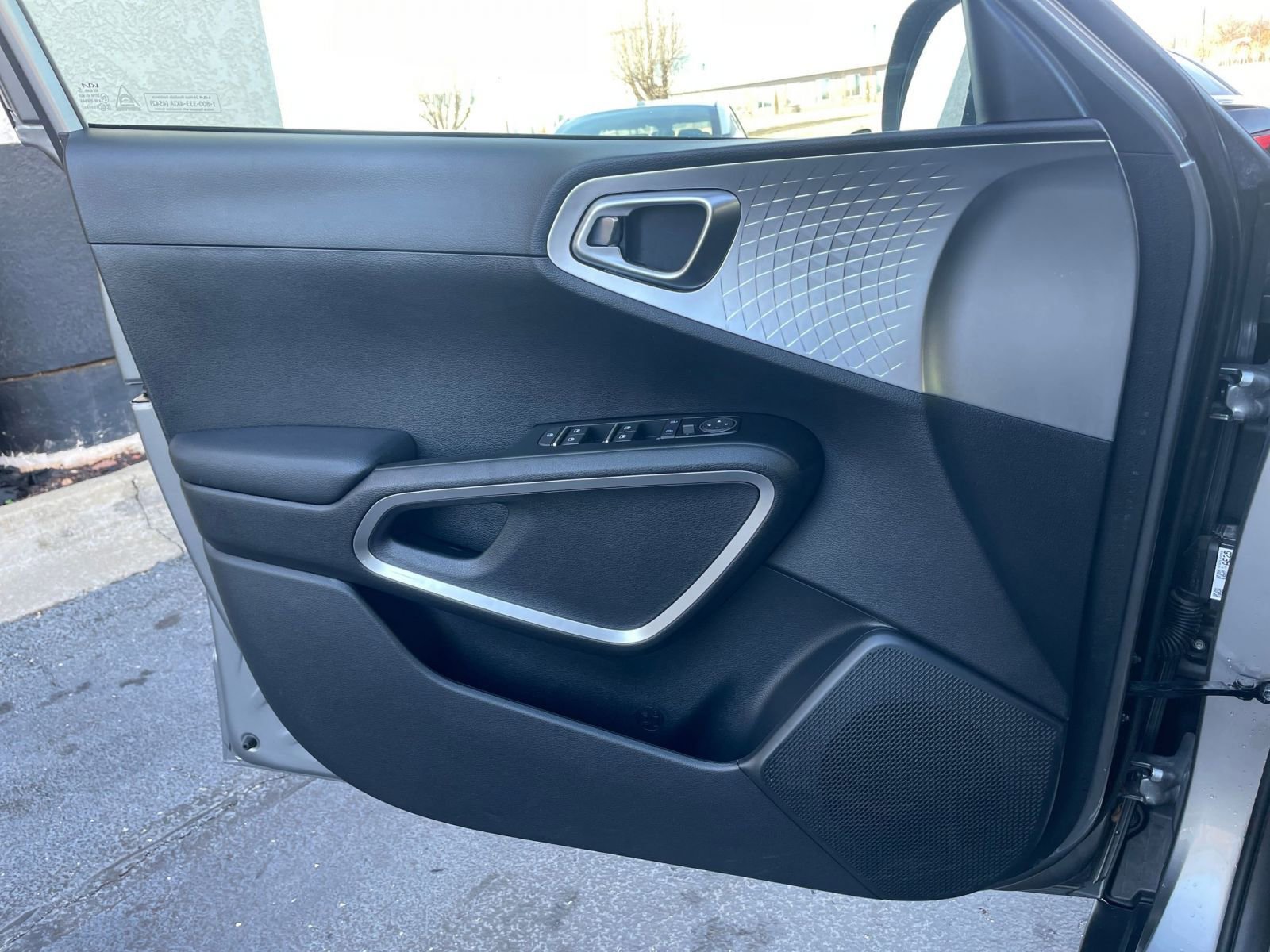 Used 2025 Kia Soul LX w/ LX Technology Package image 18