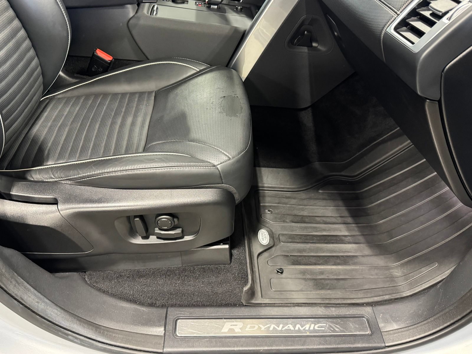 Used 2022 Land Rover Discovery HSE R-Dynamic AWD/4WD image 59