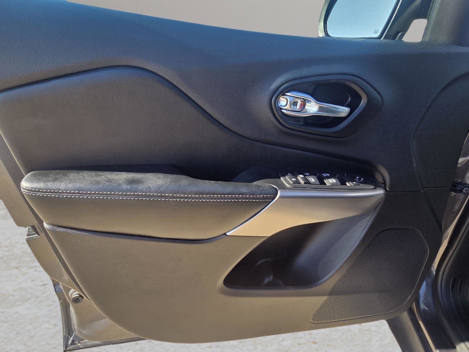 Used 2022 Jeep Cherokee Latitude Lux image 23