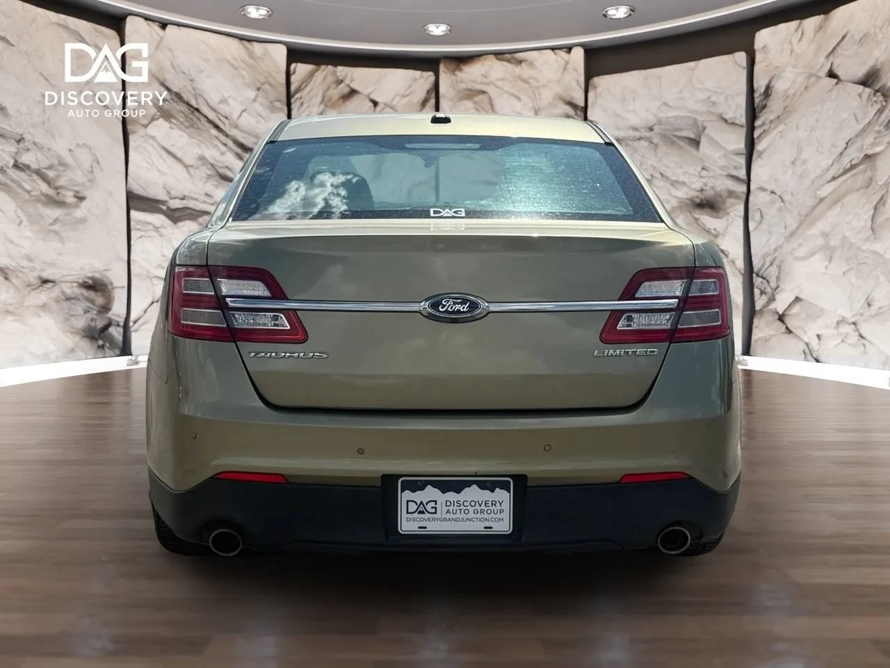 Used 2013 Ford Taurus Limited FWD image 4