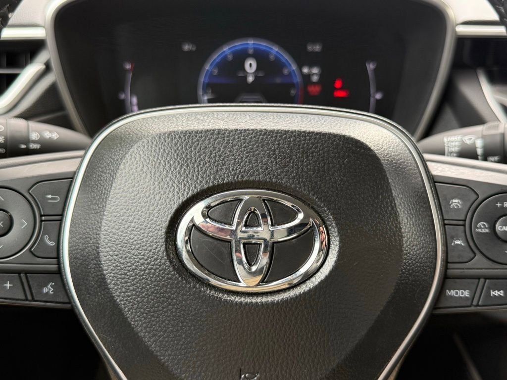 Used 2025 Toyota Corolla Cross XLE FWD image 27