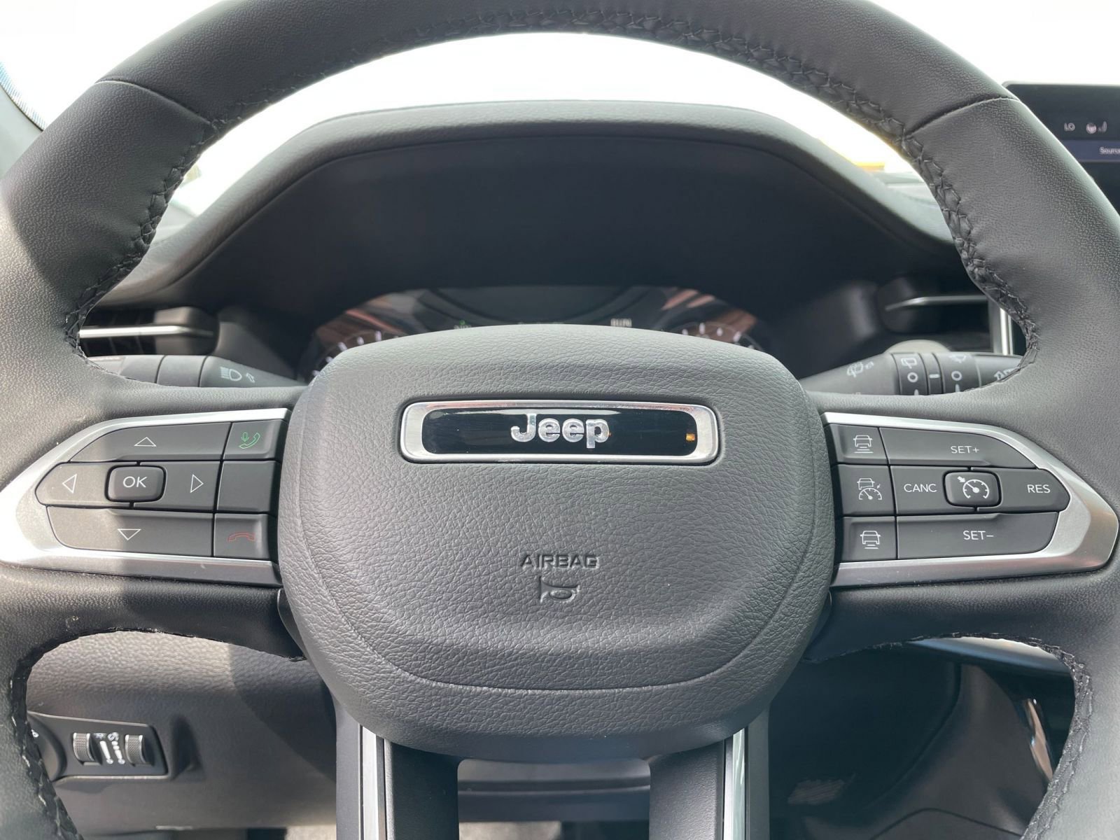 Used 2025 Jeep Compass Limited image 29