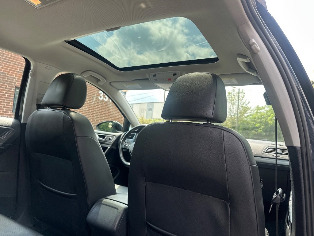 Used 2021 Volkswagen Golf 4-Door image 18