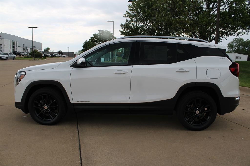 Used 2023 GMC Terrain SLT AWD/4WD image 16