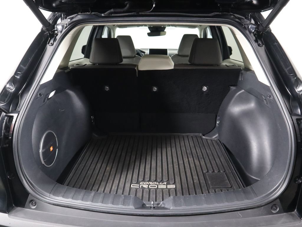 Used 2023 Toyota Corolla Cross XLE image 28