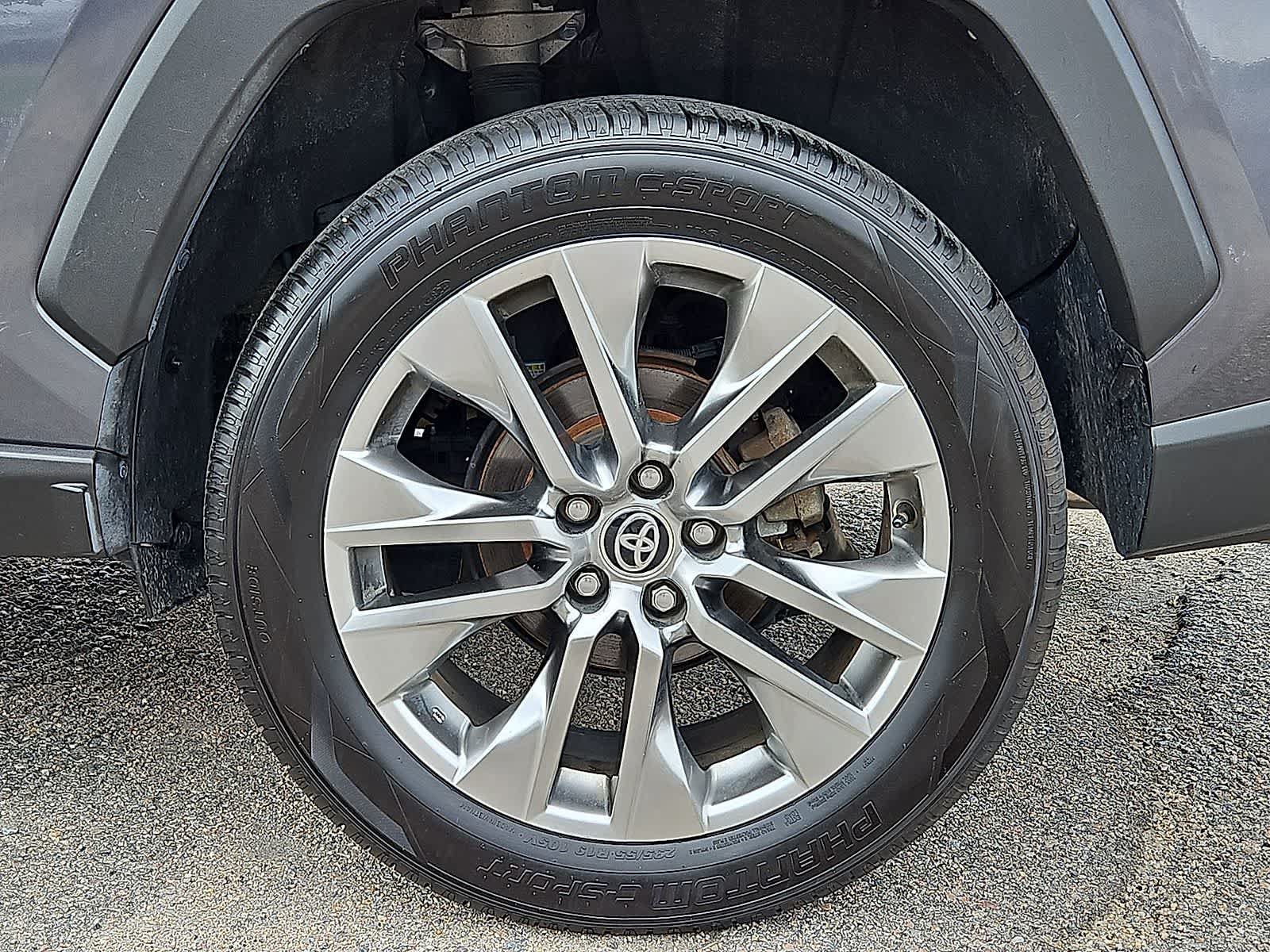 Used 2019 Toyota RAV4 XLE Premium w/ Cold Weather Package AWD/4WD image 38