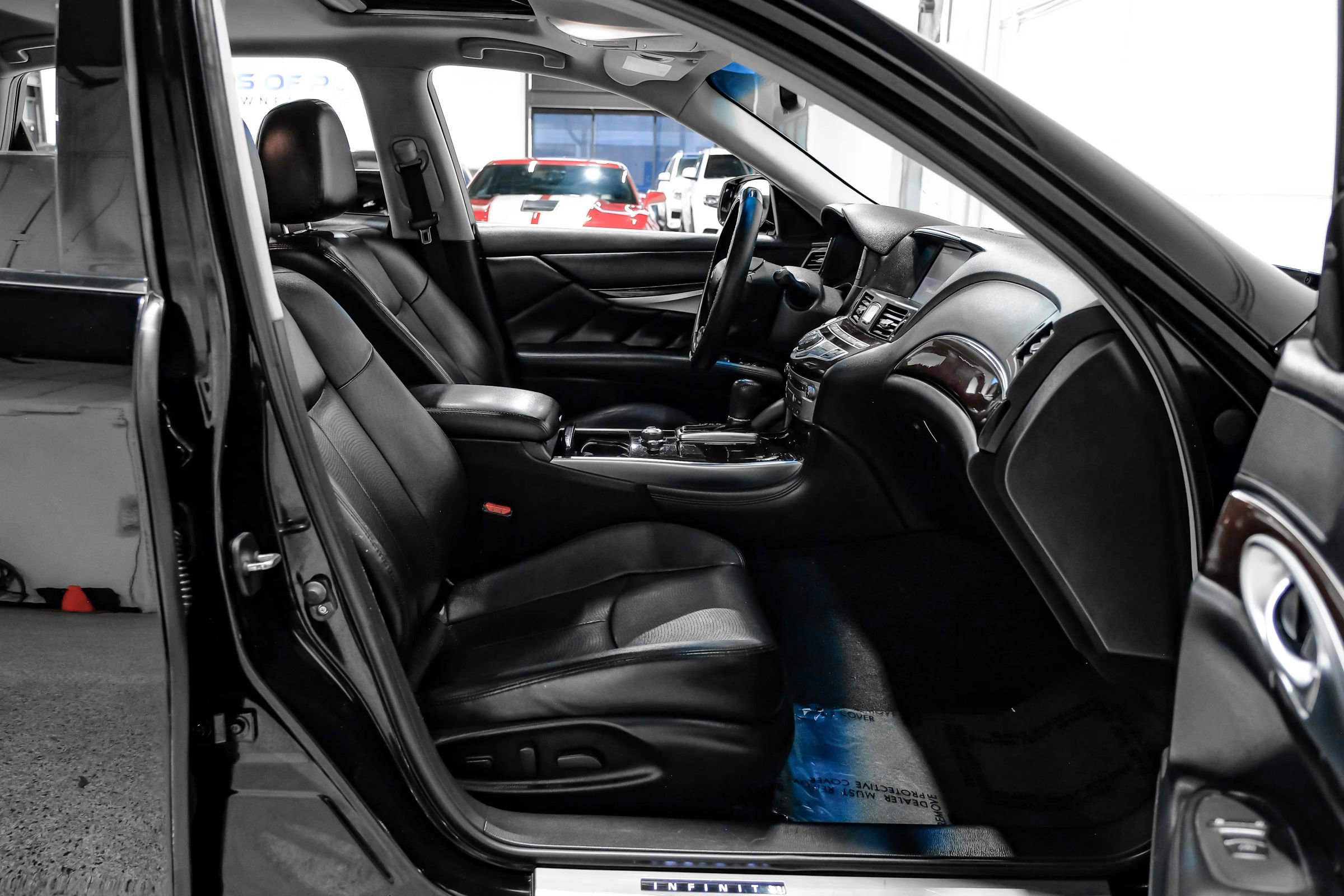 Used 2015 INFINITI Q70 L 3.7 w/ Technology Package image 42