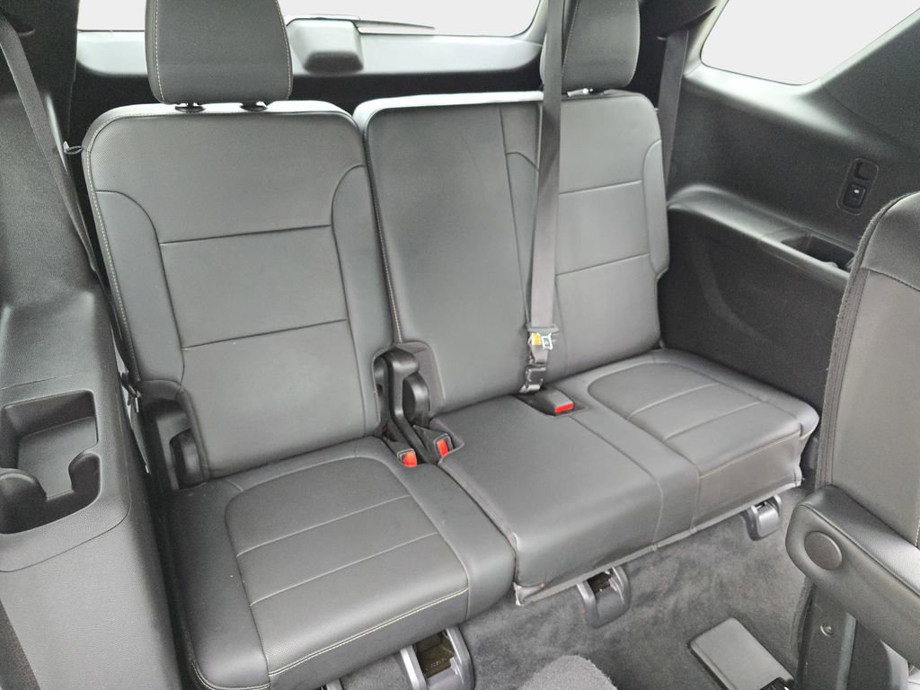 Used 2023 Chevrolet Traverse Premier w/ Redline Edition AWD/4WD image 16