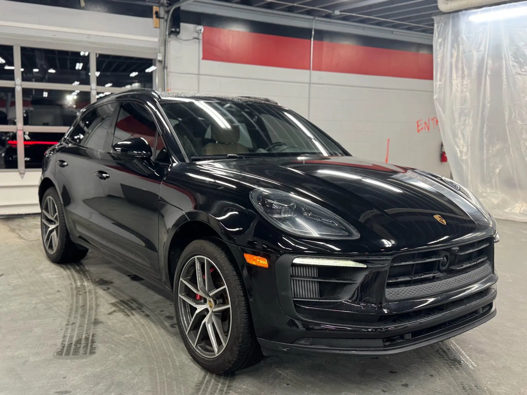 Used 2024 Porsche Macan S w/ Premium Plus Package image 5