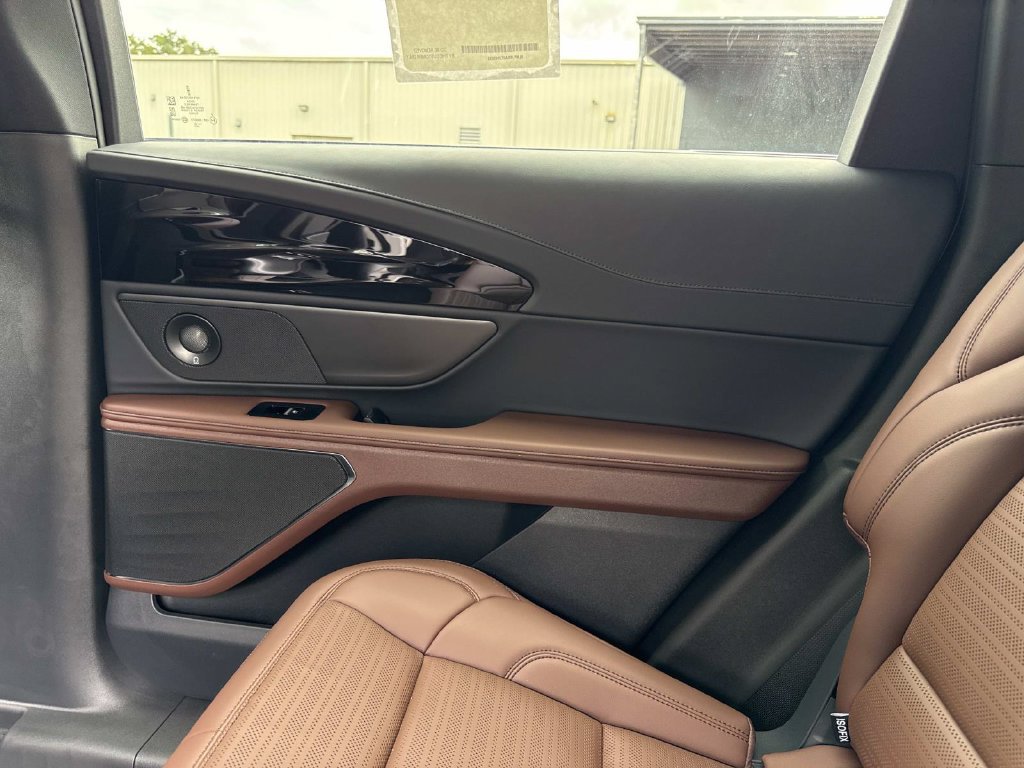 New 2026 Lincoln Nautilus Reserve AWD/4WD image 15