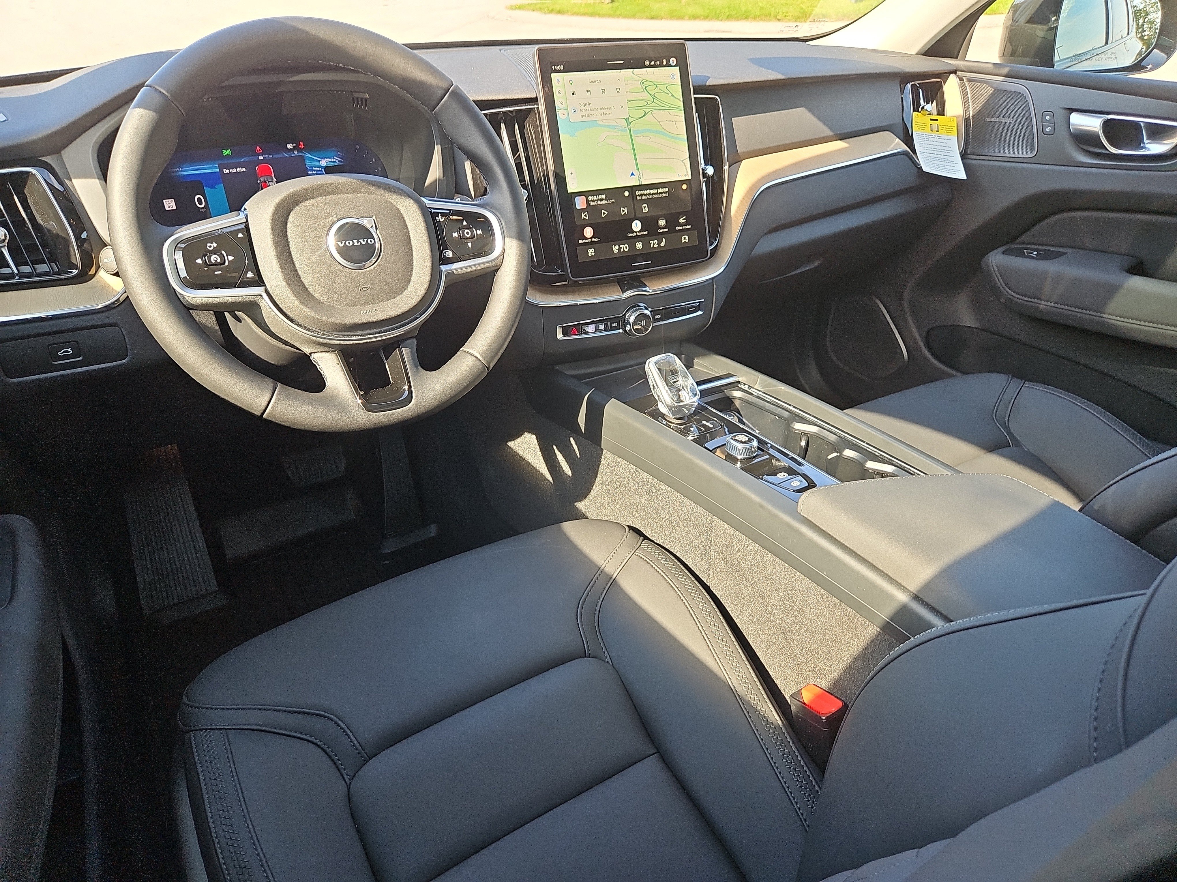 Used 2026 Volvo XC60 B5 Plus w/ Protection Package Premier AWD/4WD image 3