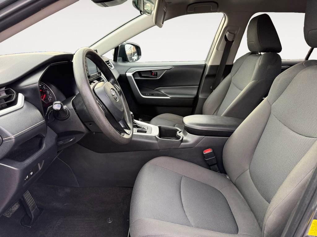 Used 2022 Toyota RAV4 LE image 9