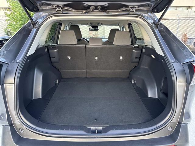 Used 2022 Toyota RAV4 XLE AWD/4WD image 9