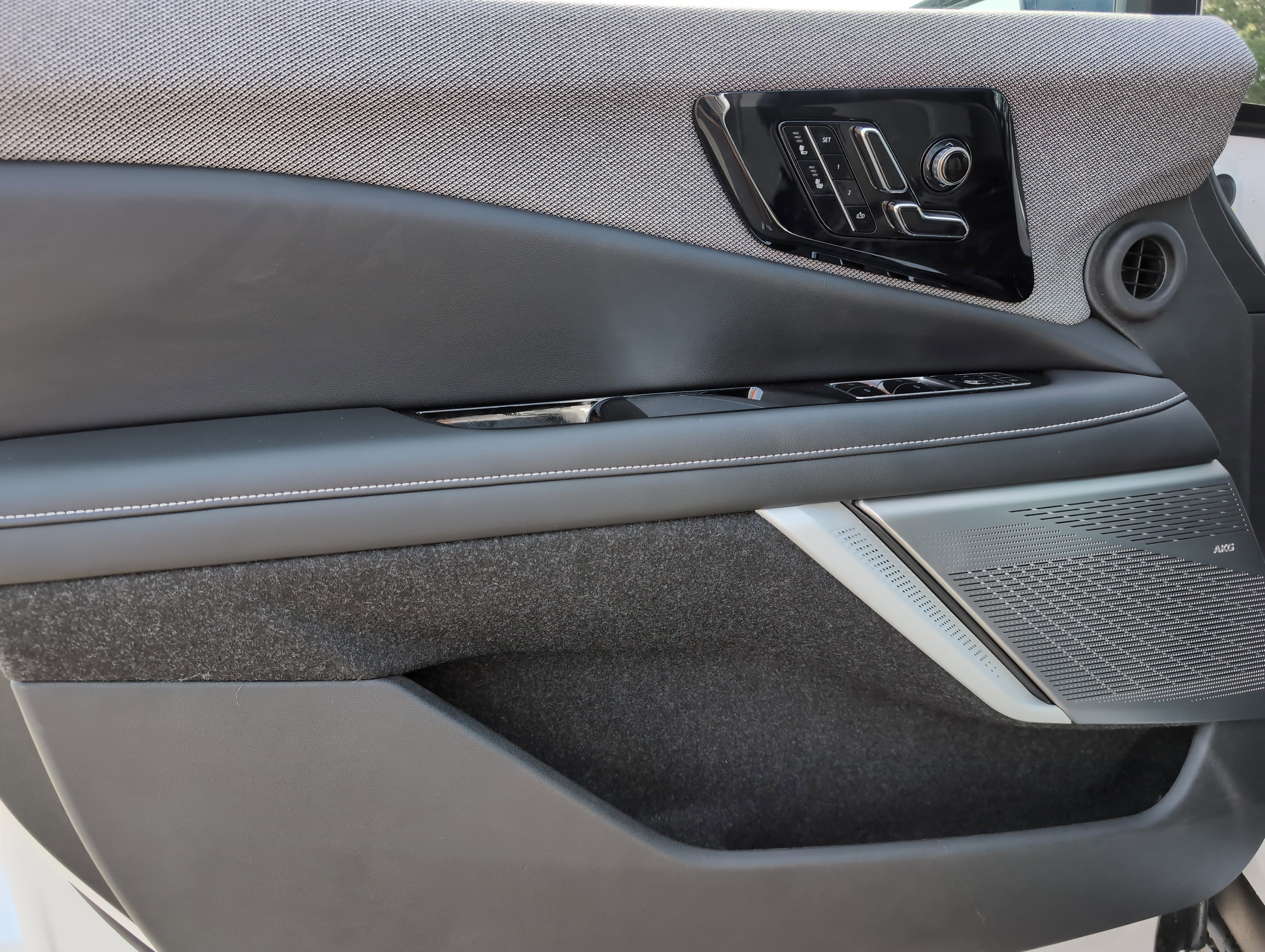 New 2025 Cadillac Optiq Luxury 1 image 11